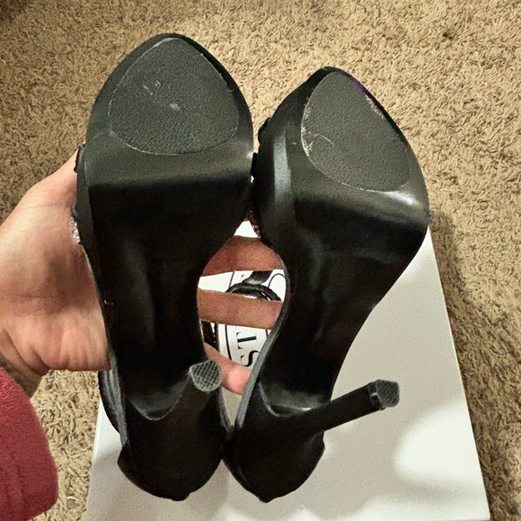 Never worn! Show stopping heels! - Picture 6 of 6